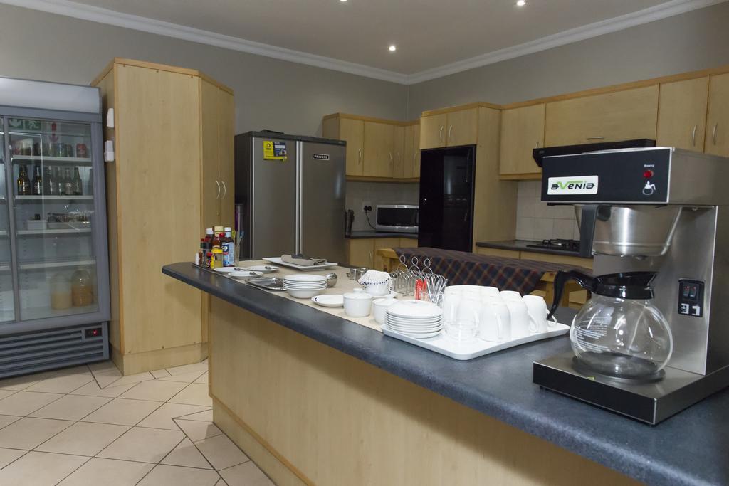 The Suburban Guest House Bloemfontein Esterno foto