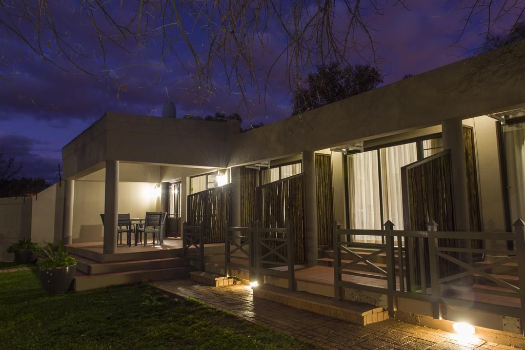 The Suburban Guest House Bloemfontein Esterno foto