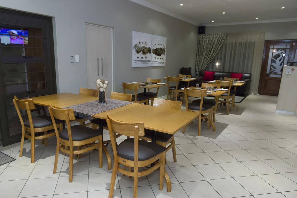 The Suburban Guest House Bloemfontein Esterno foto