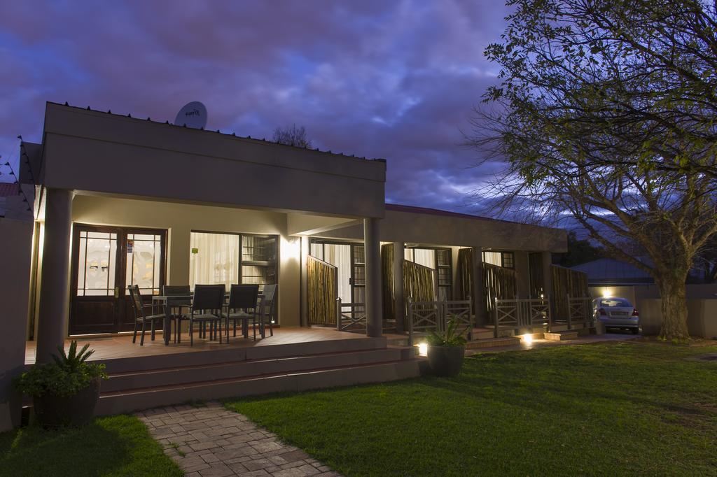 The Suburban Guest House Bloemfontein Esterno foto