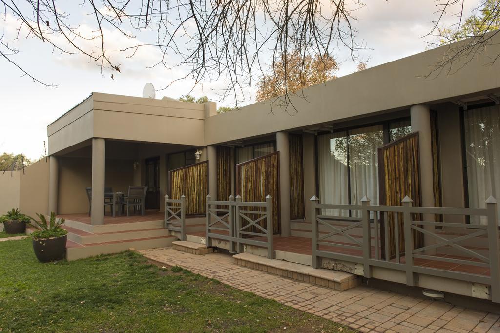 The Suburban Guest House Bloemfontein Esterno foto