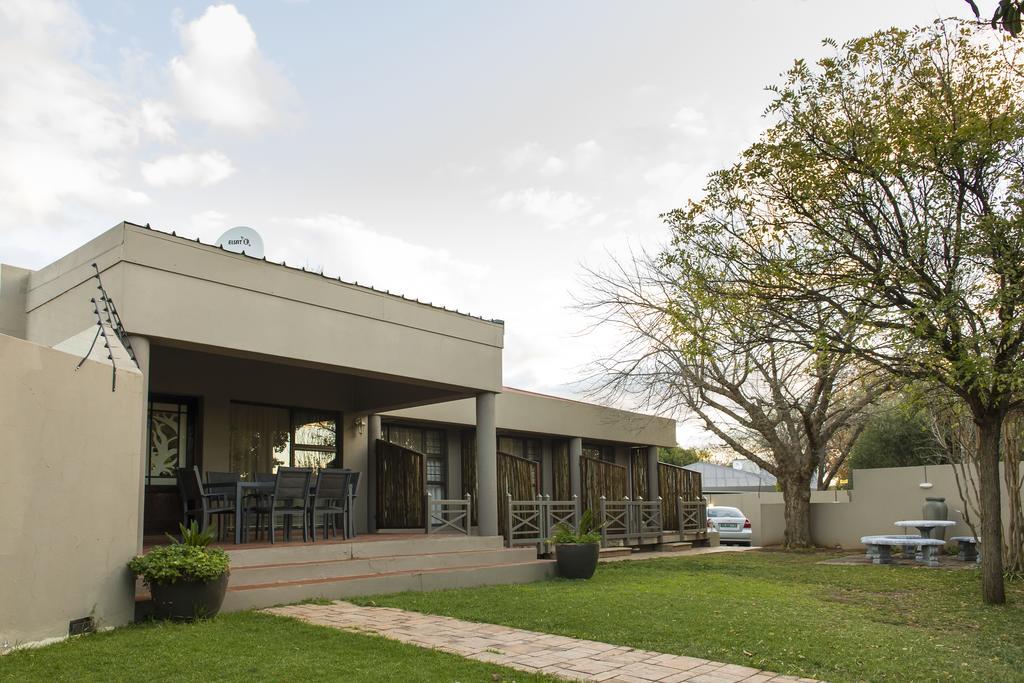 The Suburban Guest House Bloemfontein Esterno foto