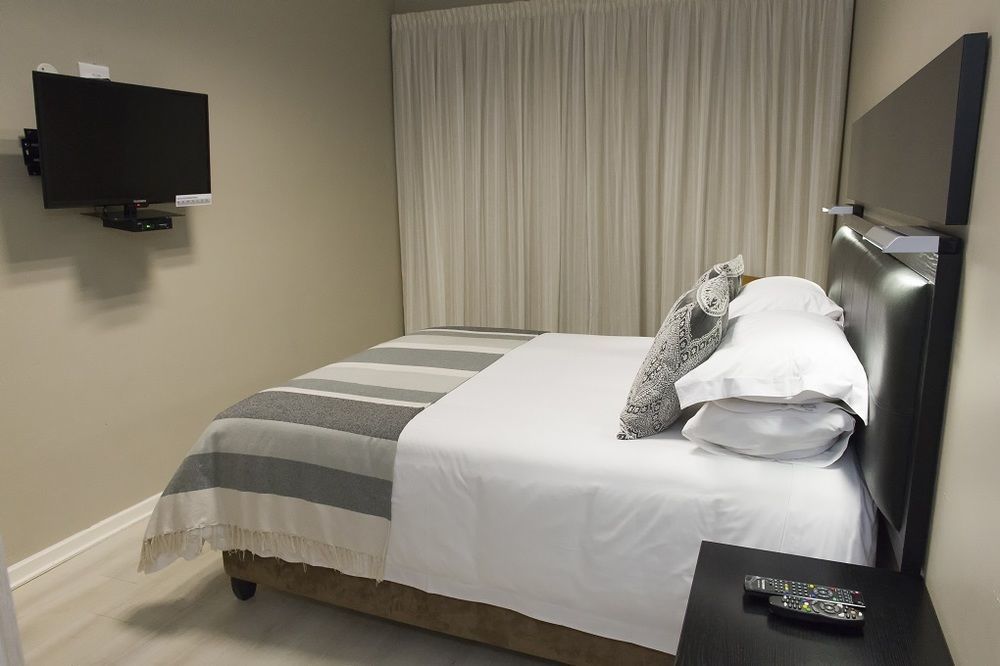 The Suburban Guest House Bloemfontein Esterno foto