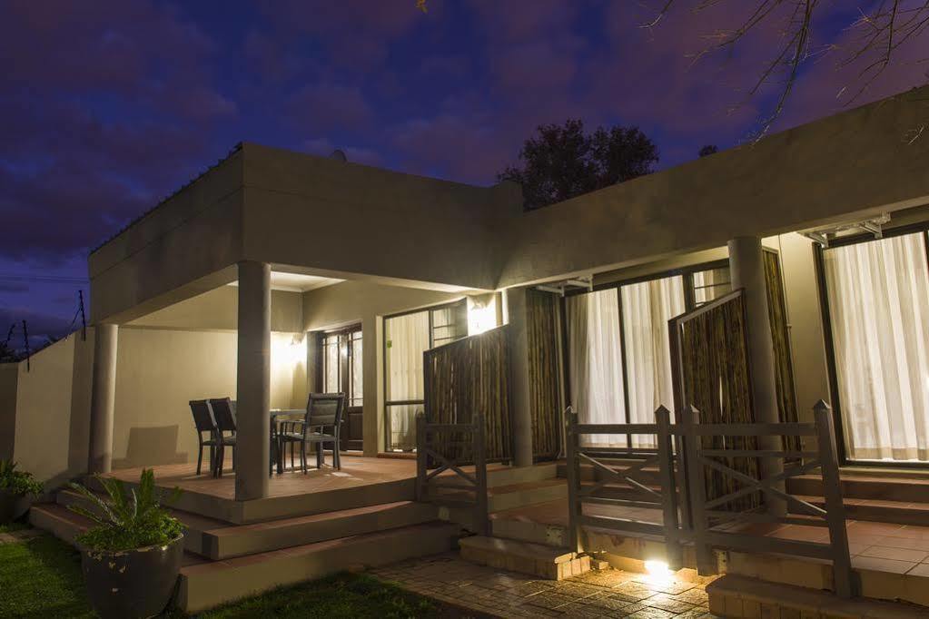 The Suburban Guest House Bloemfontein Esterno foto