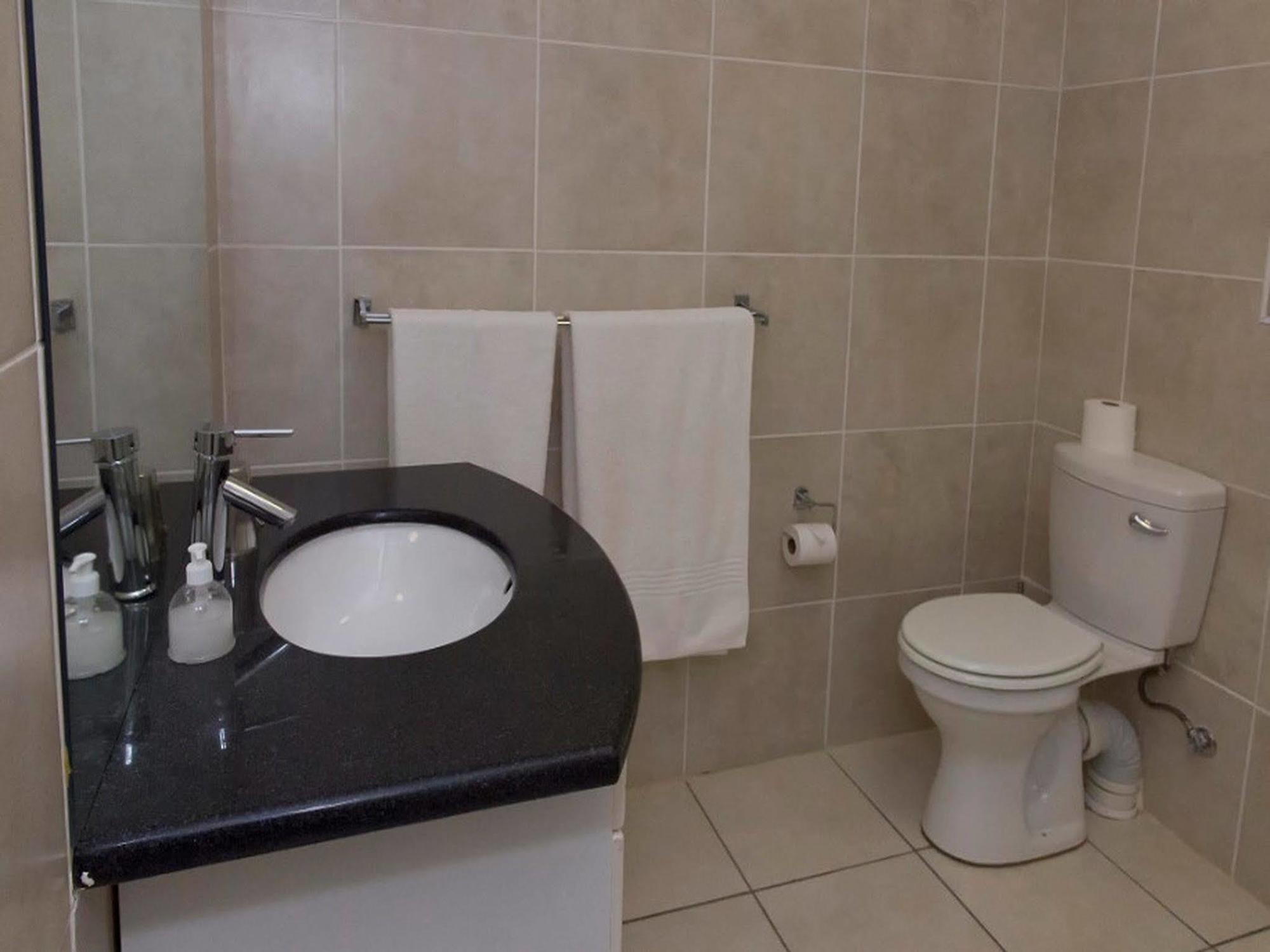 The Suburban Guest House Bloemfontein Esterno foto